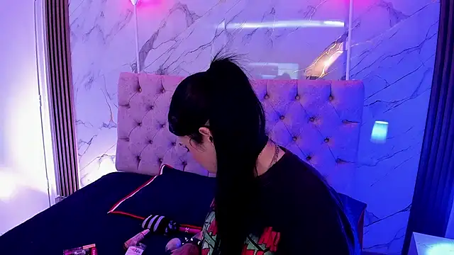 SusanVilla online show from December 18, 3:29 pm