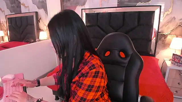 SusanVilla online show from December 20, 8:16 pm