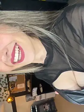 Snapshot of Miia_Millerr chatting on November 19, 2:55 am Miia Millerr online show from November 19, 2:55 am