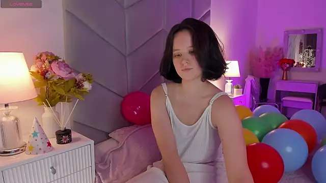 Snapshot of Violet_Ferguson chatting on October 4, 11:19 am Violet Ferguson online show from October 4, 11:19 am