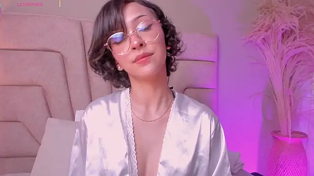 lyalee online show from November 5, 7:14 pm