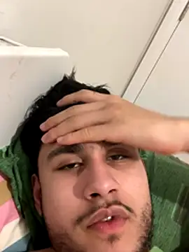 Snapshot of adgymwear1 chatting on December 4, 11:13 pm adgymwear1 online show from December 4, 11:13 pm