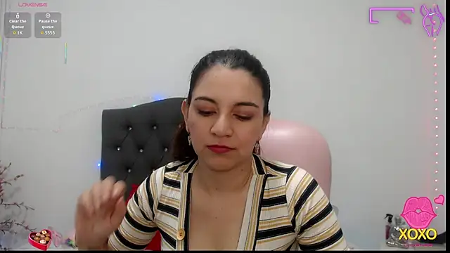 Snapshot of astrolover_ chatting on October 8, 2:53 am astrolover online show from October 8, 2:53 am