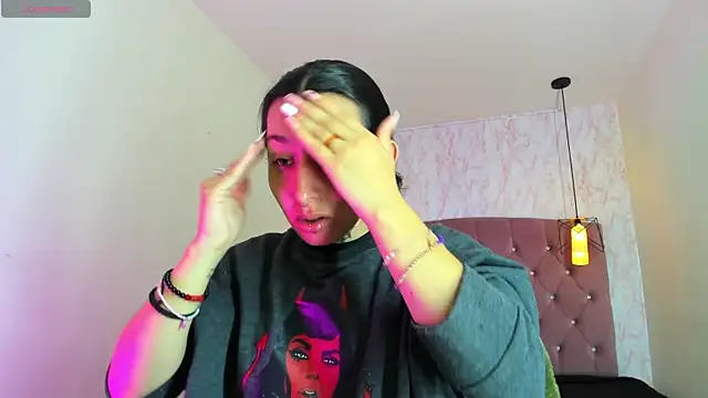 Iris  77 online show from November 4, 1:21 pm