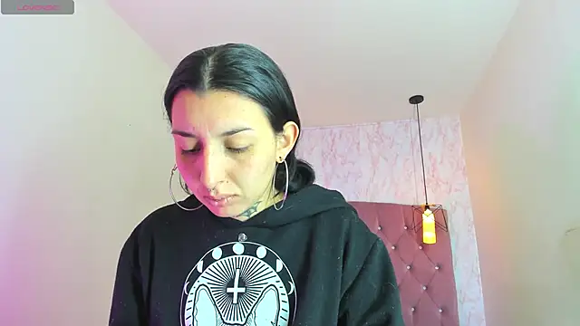 Iris  77 online show from November 6, 6:31 pm