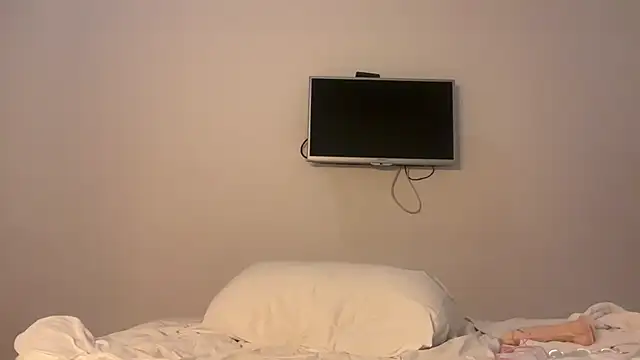 Snapshot of realrockybee1 chatting on November 8, 12:00 am realrockybee1 online show from November 8, 12:00 am