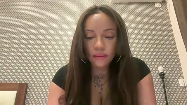 Snapshot of realrockybee1 chatting on November 14, 11:02 pm realrockybee1 online show from November 14, 11:02 pm