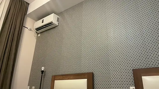 Snapshot of realrockybee1 chatting on November 20, 10:53 pm realrockybee1 online show from November 20, 10:53 pm