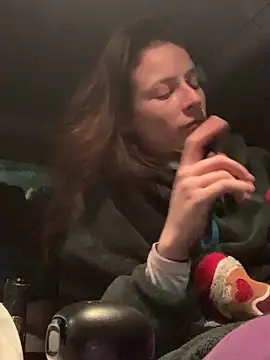 GoldenPussy1329 online show from December 21, 11:45 pm