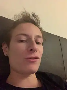 GoldenPussy1329 online show from March 31, 10:10 pm