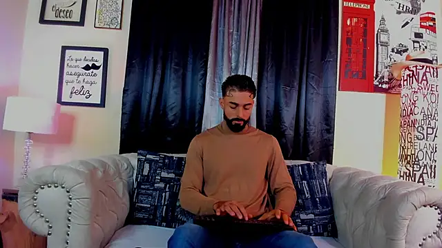 Snapshot of Kael_Bronte chatting on October 21, 10:27 am Kael Bronte online show from October 21, 10:27 am