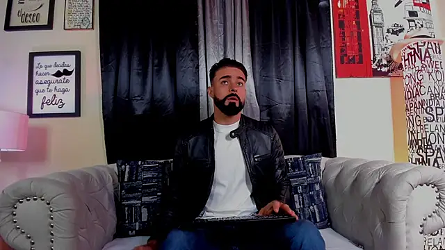 Snapshot of Kael_Bronte chatting on October 22, 10:48 am Kael Bronte online show from October 22, 10:48 am