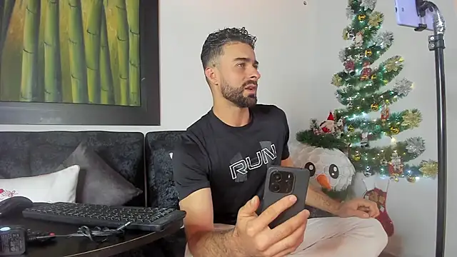 Snapshot of Kael_Bronte chatting on December 17, 2:45 pm Kael Bronte online show from December 17, 2:45 pm