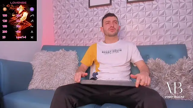 VynnyBlacke  online show from November 10, 8:19 pm
