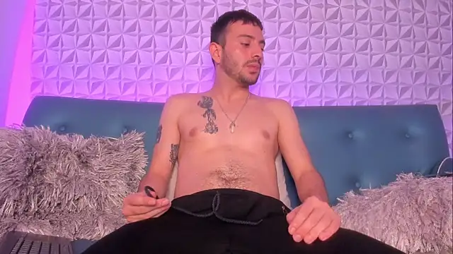 VynnyBlacke  online show from November 14, 8:18 pm