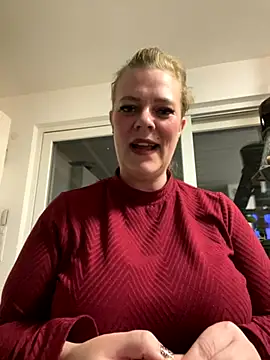 Curvyveri93 online show from October 4, 6:39 pm