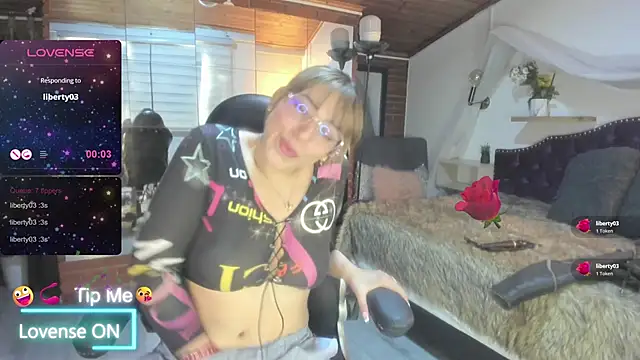 sophialyh 1 online show from April 17, 1:14 pm