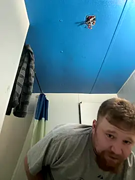 Snapshot of curiousbiguy420 chatting on September 28, 5:02 am curiousbiguy420 online show from September 28, 5:02 am
