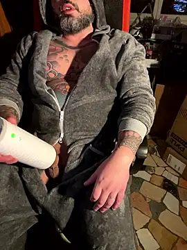 Snapshot of marcotatuatooo chatting on January 8, 9:50 pm marcotatuatooo online show from January 8, 9:50 pm