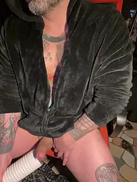 Snapshot of marcotatuatooo chatting on January 17, 6:29 am marcotatuatooo online show from January 17, 6:29 am