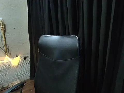 Snapshot of ZackMaye chatting on October 9, 3:37 am ZackMaye online show from October 9, 3:37 am