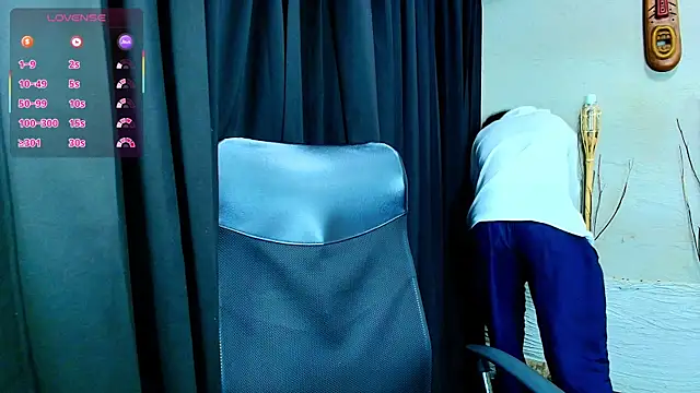 Snapshot of ZackMaye chatting on October 11, 3:06 am ZackMaye online show from October 11, 3:06 am