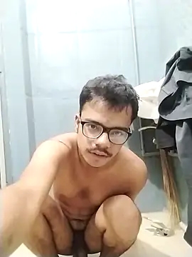 Snapshot of sexybobby13 chatting on October 15, 8:58 am sexybobby13 online show from October 15, 8:58 am