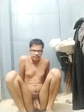 Snapshot of sexybobby13 chatting on November 2, 9:44 am sexybobby13 online show from November 2, 9:44 am