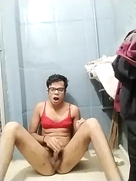 Snapshot of sexybobby13 chatting on November 24, 9:42 am sexybobby13 online show from November 24, 9:42 am