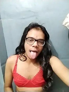 Snapshot of sexybobby13 chatting on November 28, 9:01 am sexybobby13 online show from November 28, 9:01 am