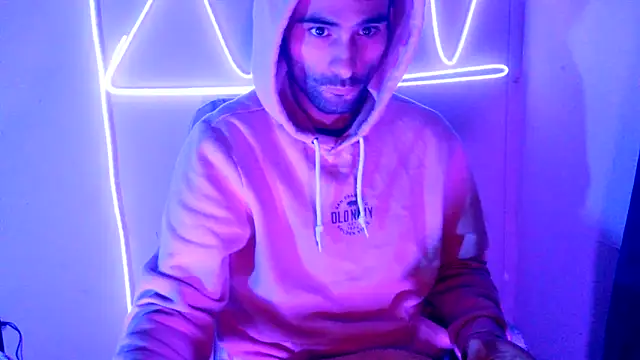 highinhtxx online show from November 15, 8:22 am