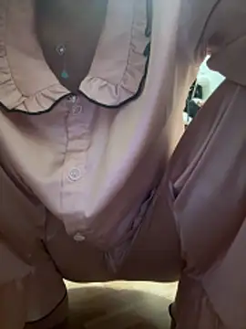 Snapshot of lee_ly chatting on February 22, 3:18 am lee ly online show from February 22, 3:18 am