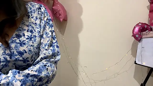 CarollFalick online show from October 30, 12:28 pm