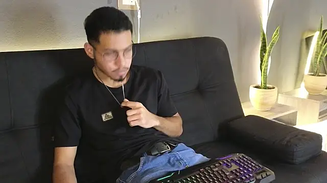 Jaybrown  1 online show from October 26, 11:05 am