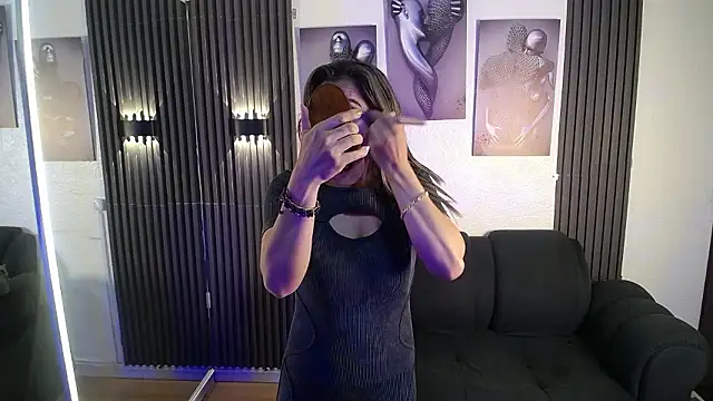 chloe  Jones  online show from January 16, 1:04 pm