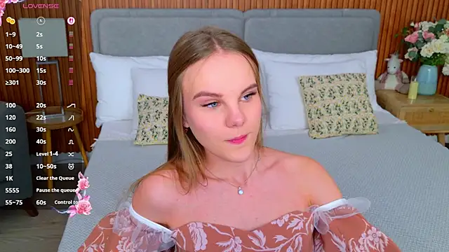 Lili Lohan online show from November 13, 5:01 pm