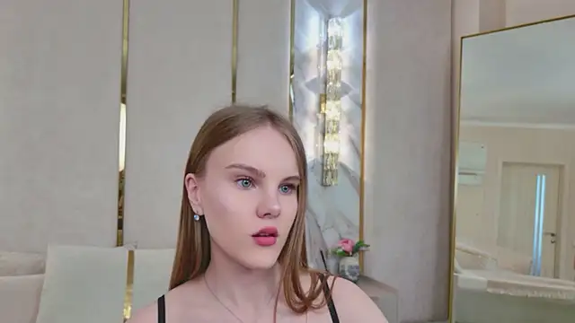 Snapshot of Lili_Lohan chatting on May 25, 5:02 am Lili Lohan online show from May 25, 5:02 am
