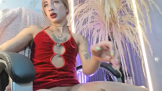 Snapshot of Mila_Leon chatting on July 14, 3:55 am Mila Leon online show from July 14, 3:55 am