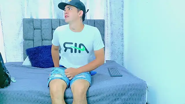 Laura King online show from October 15, 6:52 pm