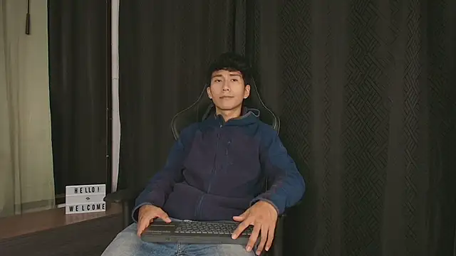 Snapshot of Mike_Duff chatting on November 9, 3:38 am Mike Duff online show from November 9, 3:38 am