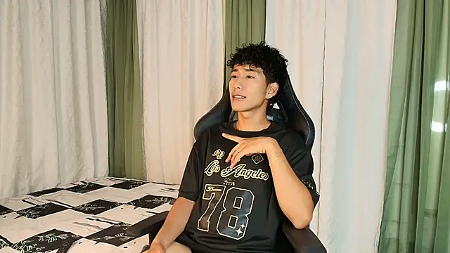 Snapshot of Mike_Duff chatting on December 19, 4:52 am Mike Duff online show from December 19, 4:52 am