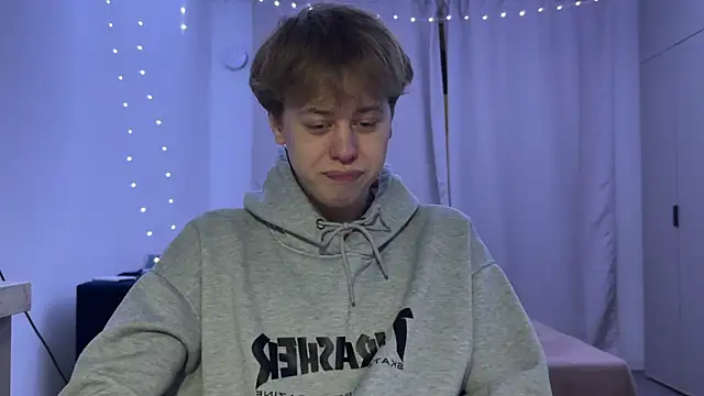  bee boy  online show from November 20, 4:18 pm