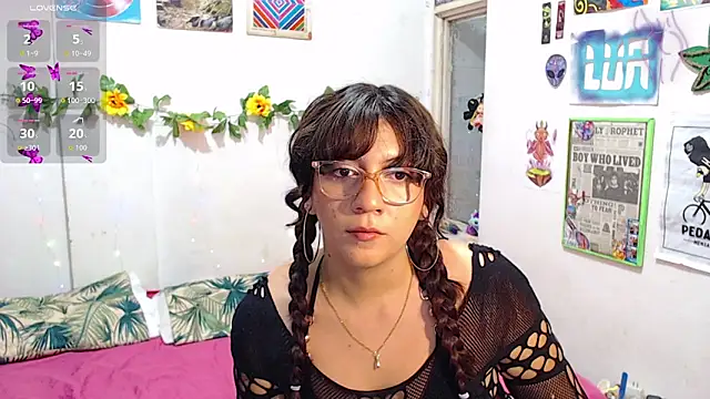 velvetrouse online show from October 6, 11:46 pm