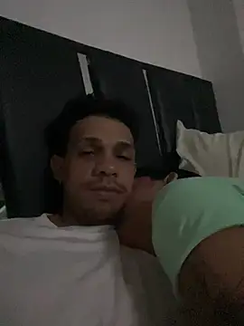 Snapshot of Valentino-elTuyo chatting on May 4, 3:46 am Valentino-elTuyo online show from May 4, 3:46 am