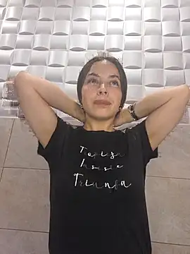 EmmaValencia  online show from October 22, 8:30 pm