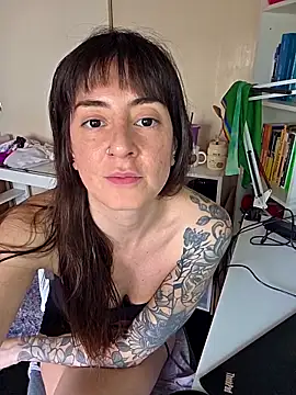 Snapshot of dandanbarr chatting on November 18, 4:22 pm dandanbarr online show from November 18, 4:22 pm