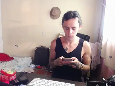 Snapshot of monroedelrey chatting on October 24, 4:47 pm monroedelrey online show from October 24, 4:47 pm