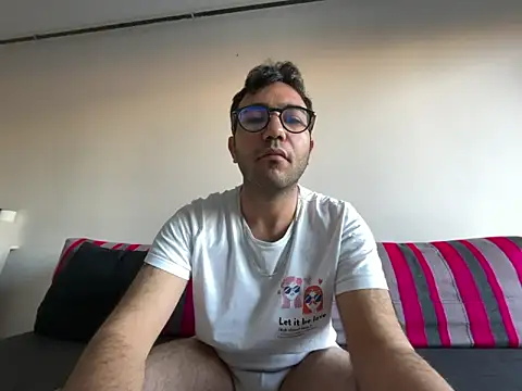 xochipilliii online show from October 4, 2:04 pm