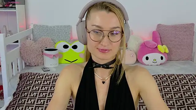 MysticRoxanne online show from November 18, 6:34 pm