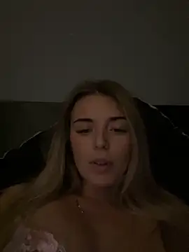 EllieEllxx online show from October 4, 6:50 pm